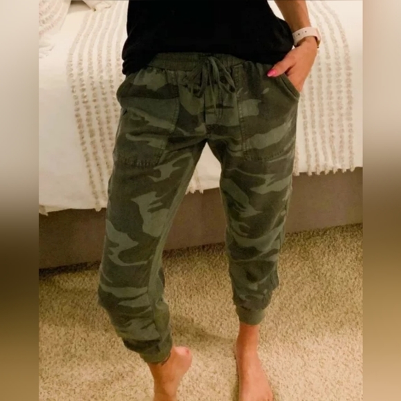 Pants - Camo Joggers